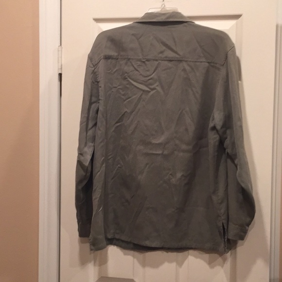 Carlie’s Court button-down long-sleeved blouse - Picture 2 of 4